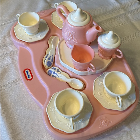 Vintage 1990’s Little Tikes Pink Tea Set for Kids - Picture 2 of 6